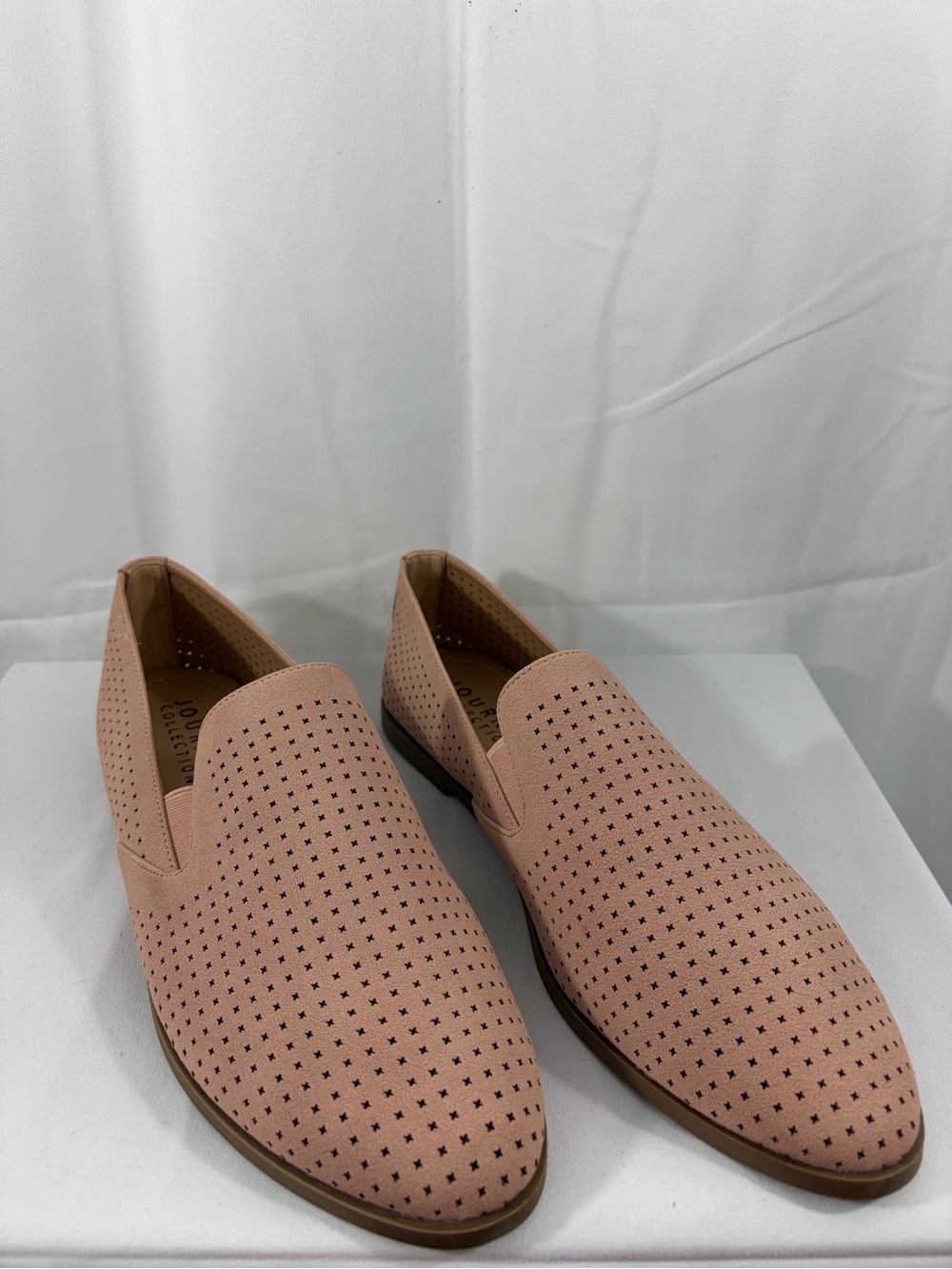 NWT Journee Women’s Size 9.5W Pink Slip-On Flats